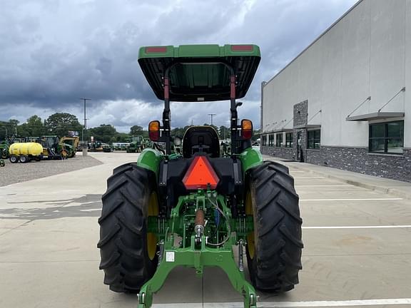 Image of John Deere 5060E equipment image 3