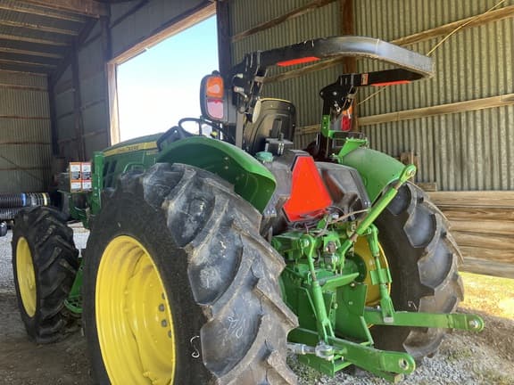 Image of John Deere 5060E equipment image 3