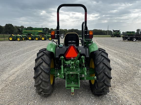 Image of John Deere 5060E equipment image 3