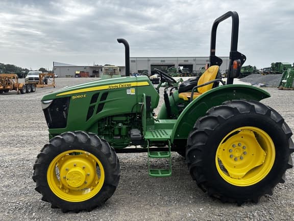 Image of John Deere 5060E equipment image 2
