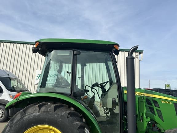 Image of John Deere 5060E equipment image 4