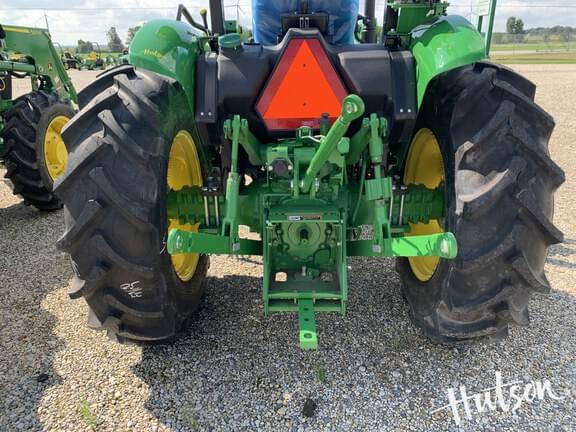 Image of John Deere 5060E equipment image 4