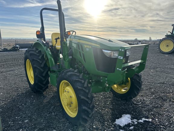 Image of John Deere 5060E equipment image 3