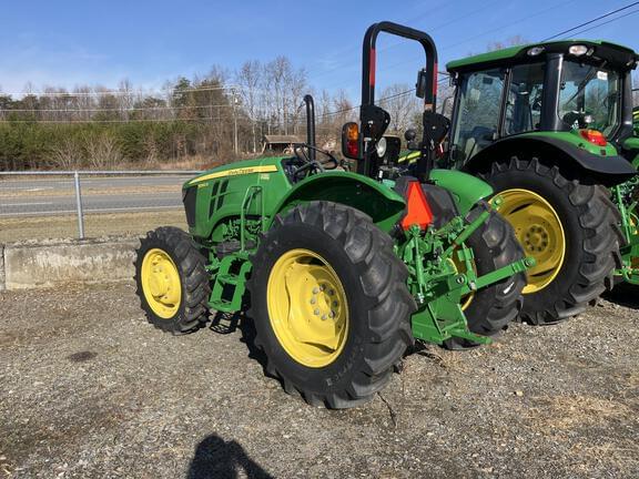 Image of John Deere 5060E equipment image 3