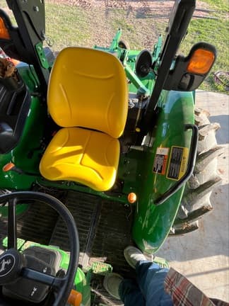 Image of John Deere 5060E equipment image 2