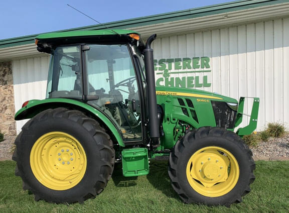 Image of John Deere 5060E equipment image 3