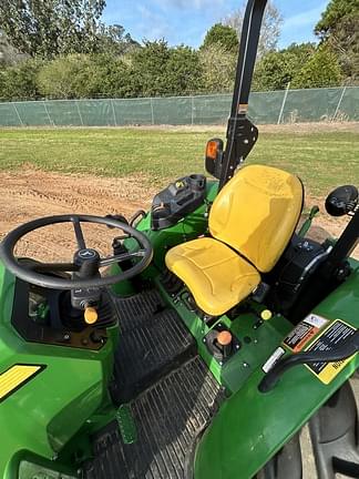 Image of John Deere 5060E equipment image 4