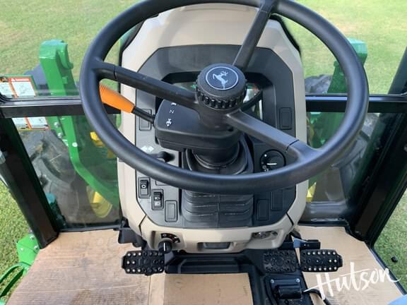 Image of John Deere 5060E equipment image 4