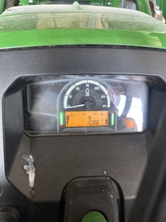 Image of John Deere 5060E equipment image 4