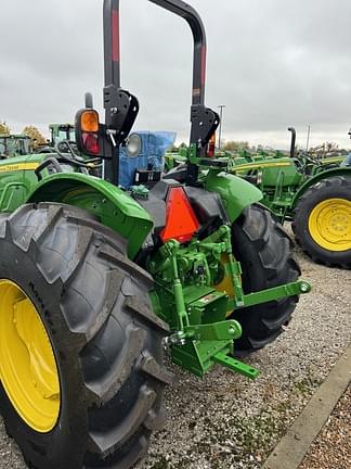 Image of John Deere 5060E equipment image 3