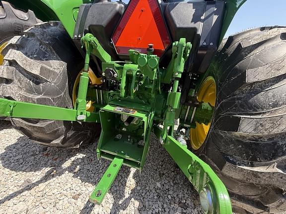 Image of John Deere 5060E equipment image 4