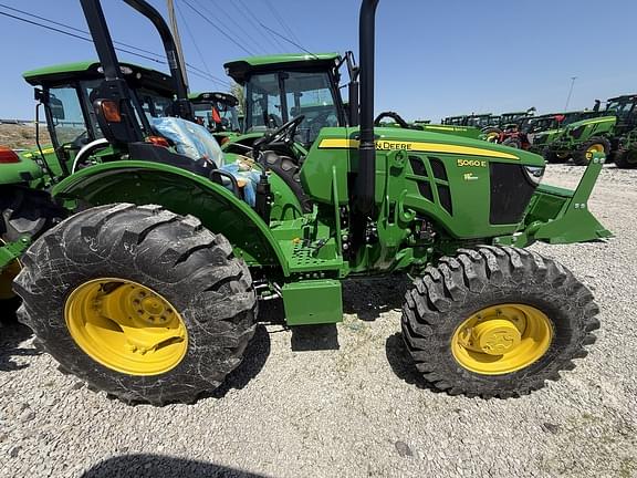 Image of John Deere 5060E equipment image 1
