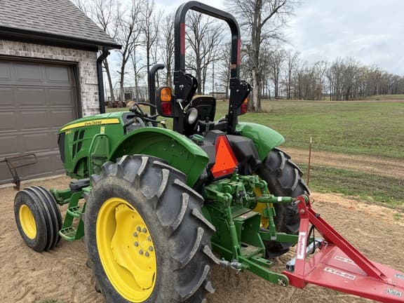 Image of John Deere 5060E equipment image 1