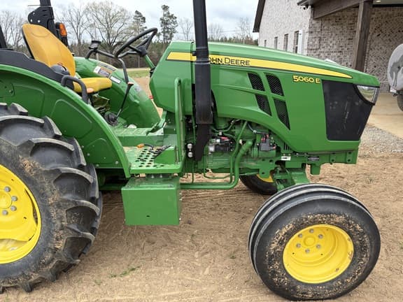 Image of John Deere 5060E equipment image 3