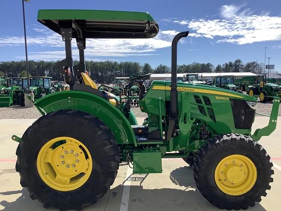 Image of John Deere 5060E equipment image 2