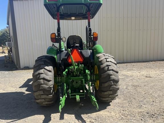 Image of John Deere 5060E equipment image 3
