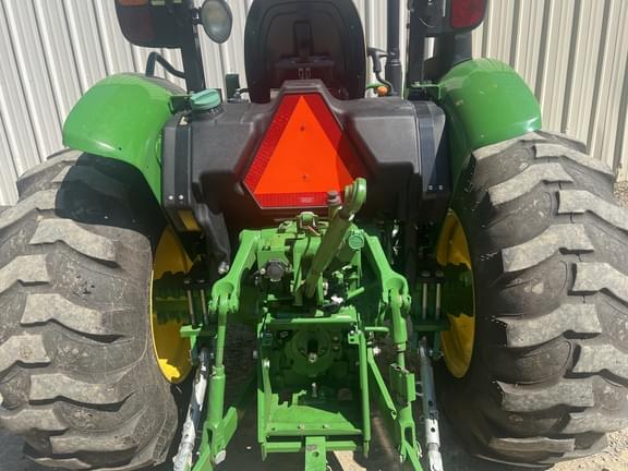 Image of John Deere 5060E equipment image 4