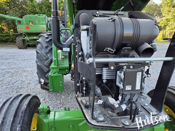 Image of John Deere 5060E equipment image 4