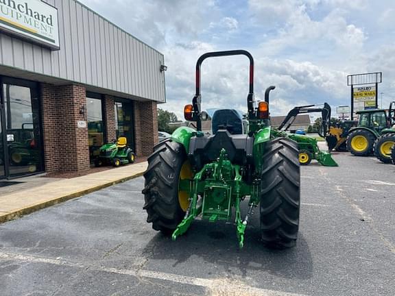 Image of John Deere 5060E equipment image 4