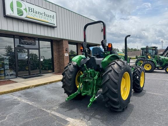 Image of John Deere 5060E equipment image 3