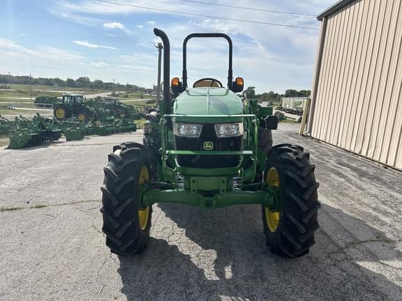 Image of John Deere 5060E equipment image 1