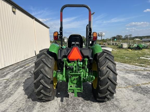Image of John Deere 5060E equipment image 4