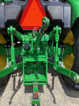 Image of John Deere 5060E equipment image 4