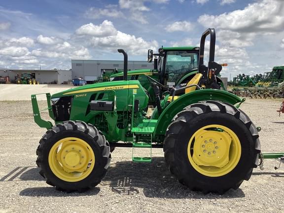 Image of John Deere 5060E equipment image 2