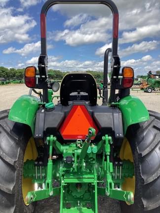 Image of John Deere 5060E equipment image 3