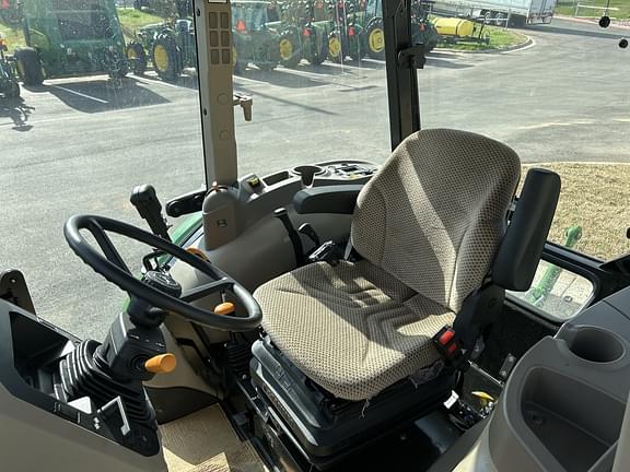 Image of John Deere 5060E equipment image 3