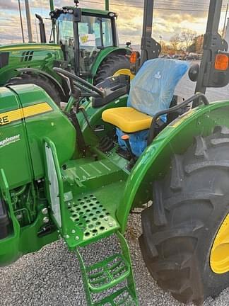 Image of John Deere 5060E equipment image 4