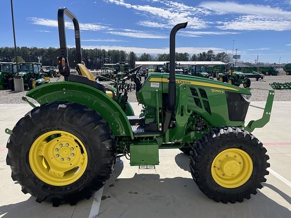 Image of John Deere 5060E equipment image 4