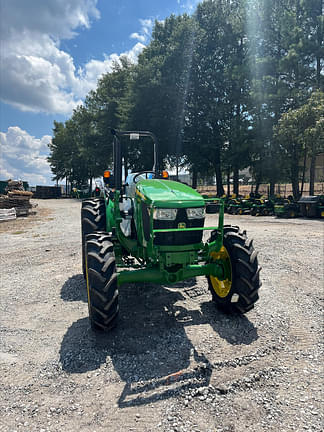 Image of John Deere 5060E equipment image 3