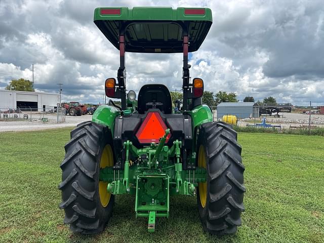Image of John Deere 5060E equipment image 3
