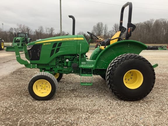 Image of John Deere 5060E equipment image 2