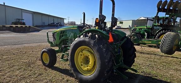 Image of John Deere 5060E equipment image 3