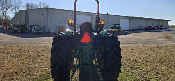 Image of John Deere 5060E equipment image 4