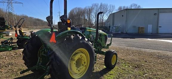 Image of John Deere 5060E equipment image 2