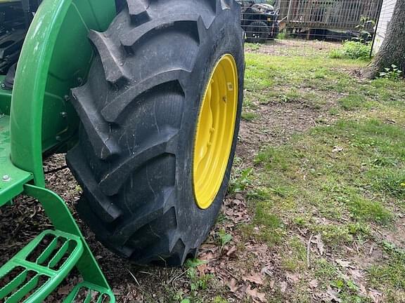 Image of John Deere 5060E equipment image 4