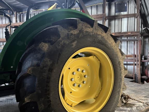 Image of John Deere 5060E equipment image 4