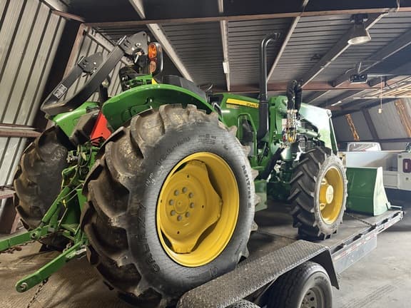 Image of John Deere 5060E equipment image 1