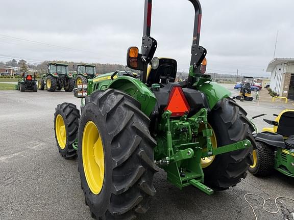 Image of John Deere 5060E equipment image 3