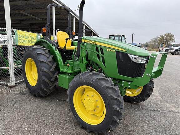 Image of John Deere 5060E equipment image 2