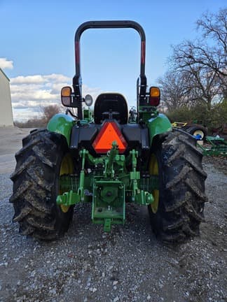 Image of John Deere 5060E equipment image 3