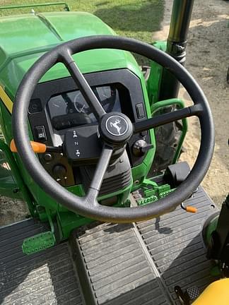 Image of John Deere 5060E equipment image 2