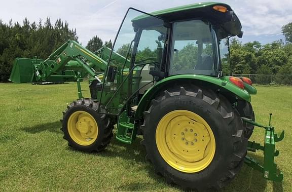 Image of John Deere 5060E equipment image 2