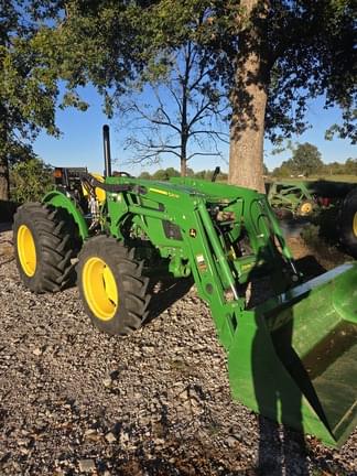Image of John Deere 5060E equipment image 2