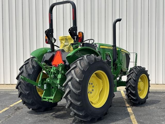 Image of John Deere 5060E equipment image 4