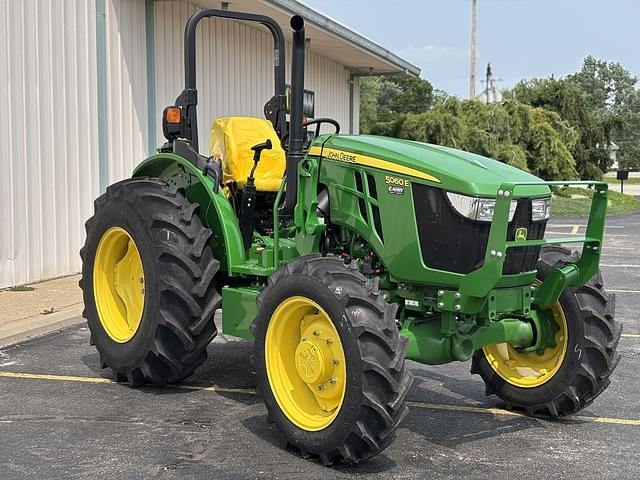 Image of John Deere 5060E equipment image 2