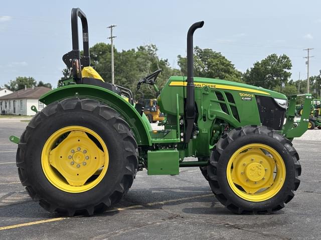 Image of John Deere 5060E equipment image 3